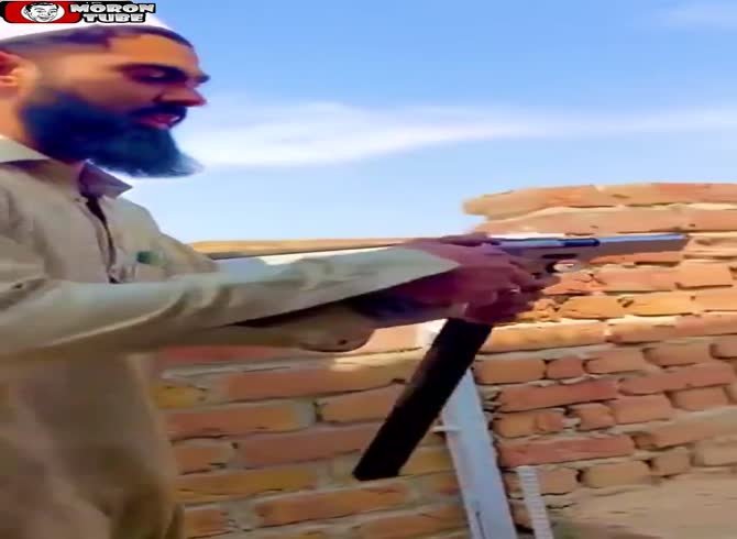 Video :Magazine-extension automatic pistol